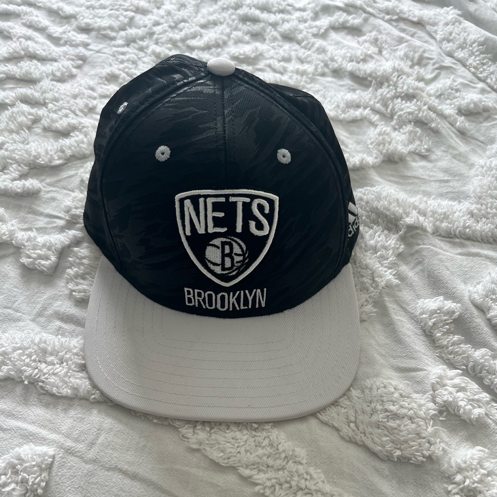 ADIDAS NBA Brooklyn Nets Zebra Black & Gray SnapBack BaseballCap Collectors Item